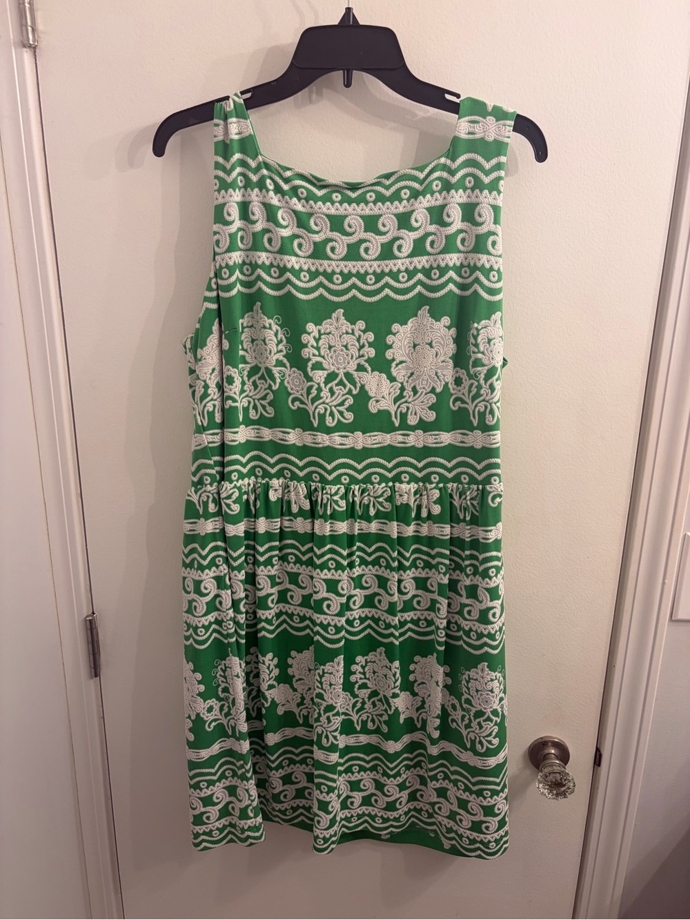 New York & Company Green and White Patterned Sleeveless Midi Dress